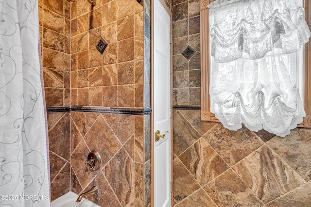 1 River Drive, Farmingdale, NJ 07727