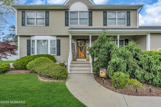 1 River Drive, Farmingdale, NJ 07727