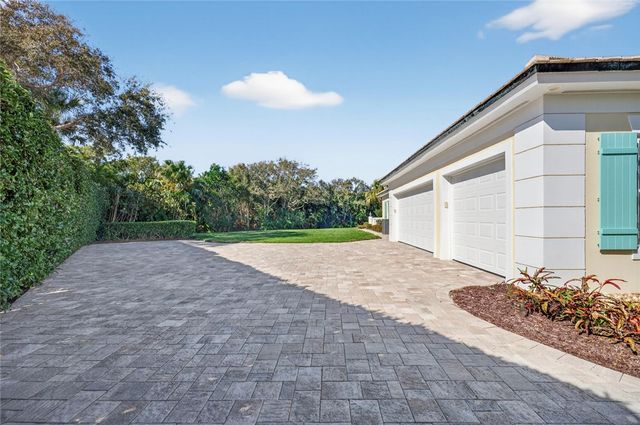 104 Hidden Oak Lane, Vero Beach, FL 32963