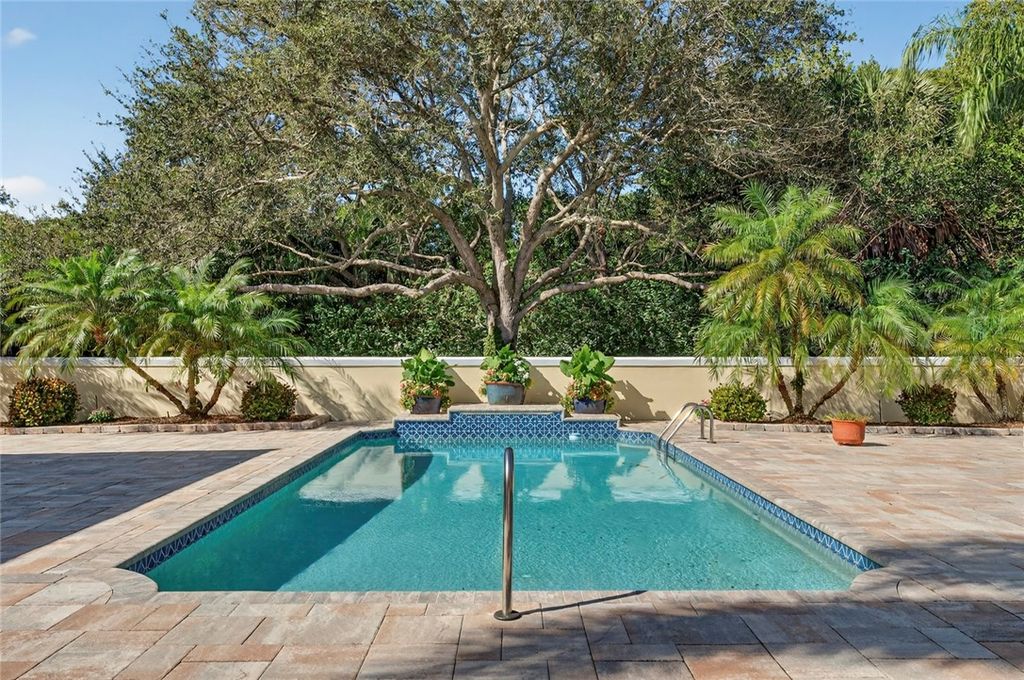 104 Hidden Oak Lane, Vero Beach, FL 32963