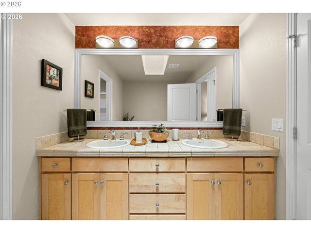 2288 SAINT MORITZ Loop, West Linn, OR 97068