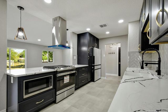 826 CHEVY CHASE DR, San Antonio, TX 78209