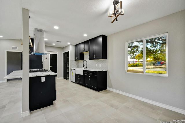 826 CHEVY CHASE DR, San Antonio, TX 78209