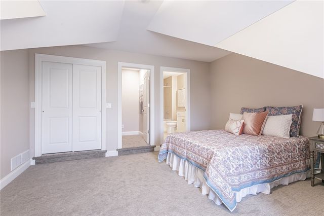 243 Bretlyn Circle, Brighton, NY 14618