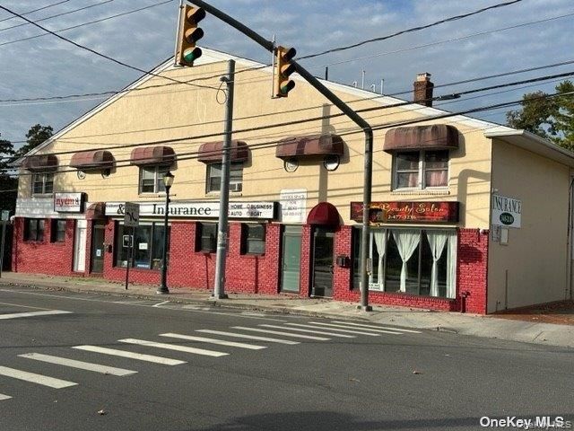 360 Larkfield Road 18, East Northport, NY 11731