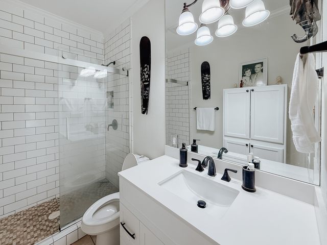 128 Meandering Way, Mabank, TX 75156