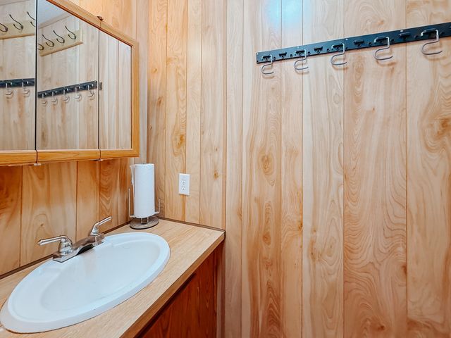 128 Meandering Way, Mabank, TX 75156