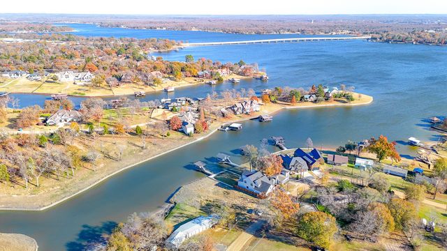 128 Meandering Way, Mabank, TX 75156