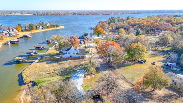 128 Meandering Way, Mabank, TX 75156