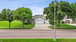 3306 26th Avenue S, Fargo, ND 58103