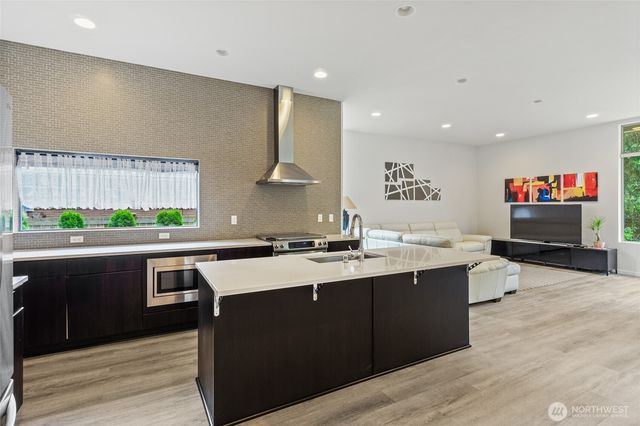 2325 N 122nd Street, Seattle, WA 98133