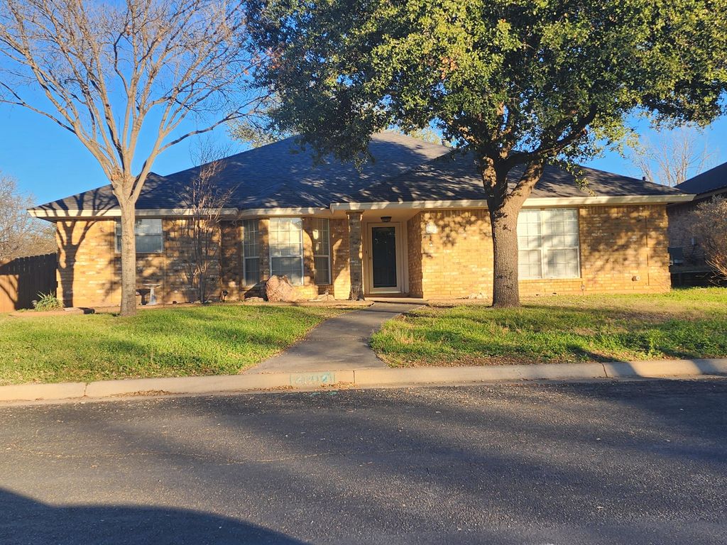 Image 1 of property listing at 4802 Royal Oak Drive, San Angelo, TX 76904
