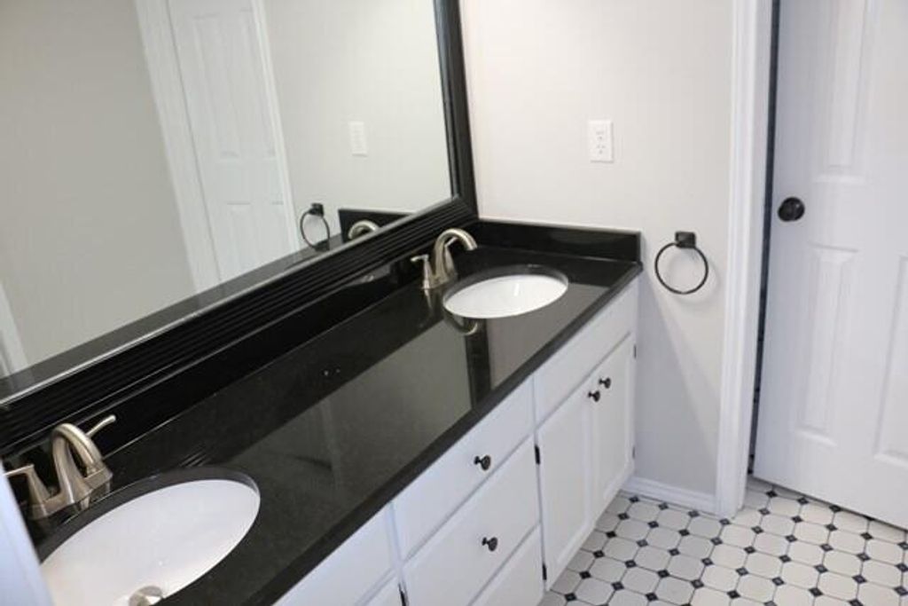 Image 10 of property listing at 4802 Royal Oak Drive, San Angelo, TX 76904