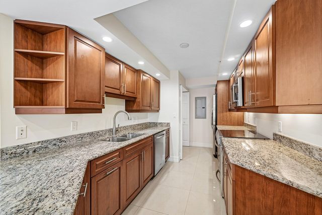 3000 N Ocean Drive 8-f, Singer Island, FL 33404