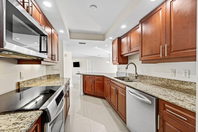 3000 N Ocean Drive 8-f, Singer Island, FL 33404