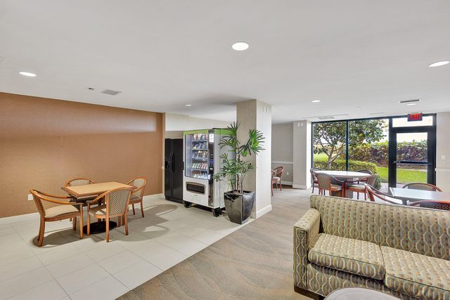 3000 N Ocean Drive 8-f, Singer Island, FL 33404