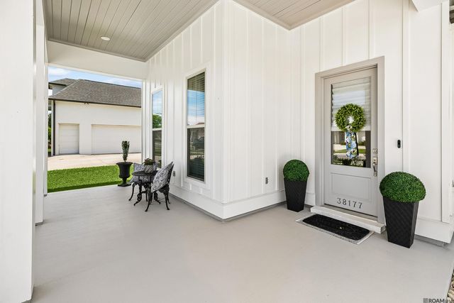 38177 Sweet Briar Dr, Prairieville, LA 70769
