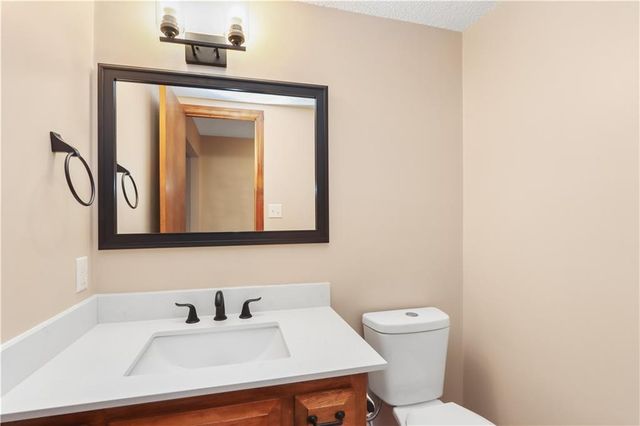 6635 N Cosby Street, Kansas City, MO 64151