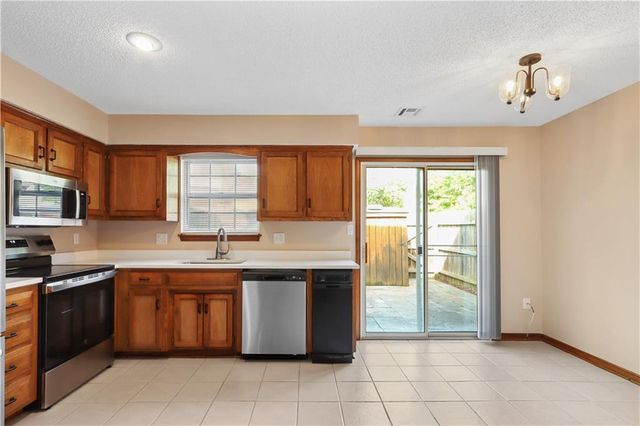 6635 N Cosby Street, Kansas City, MO 64151
