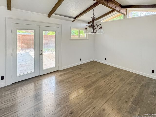5102 Crown Ln, Kirby, TX 78219