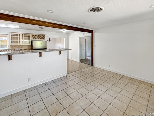 5102 Crown Ln, Kirby, TX 78219