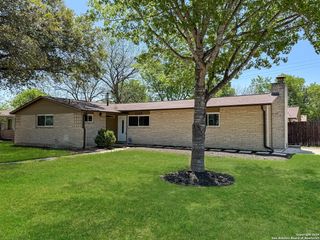 5102 Crown Ln, Kirby, TX 78219