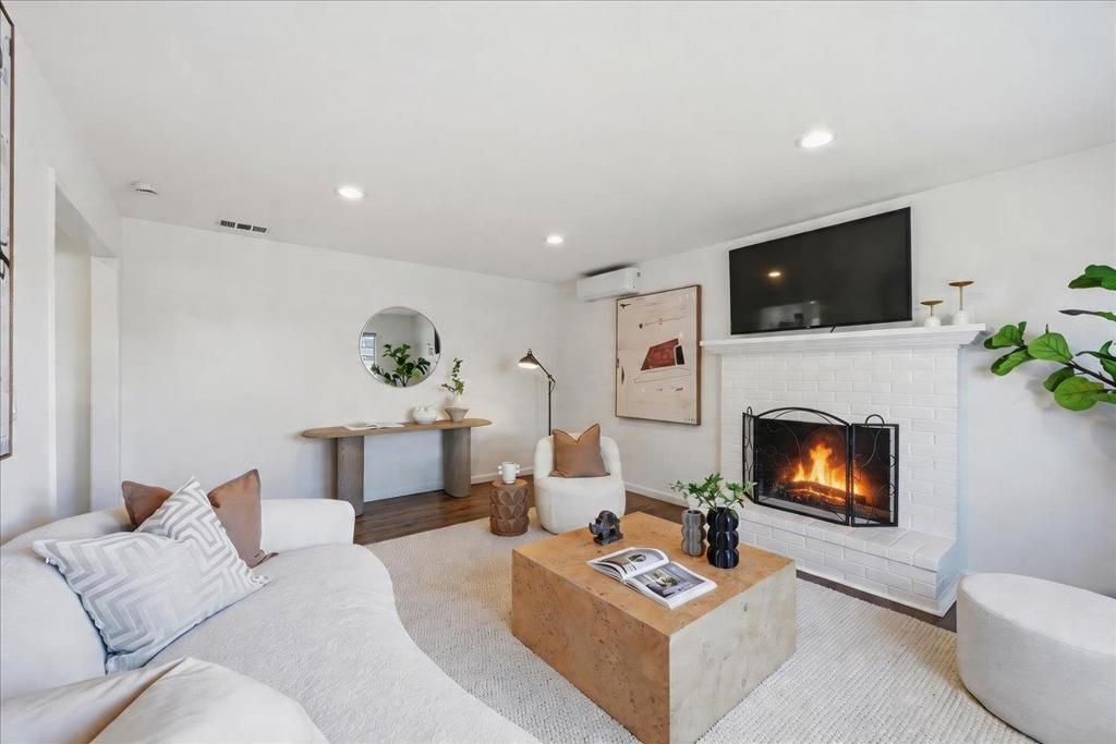 Image 5 of property listing at 4295 Jan Way, San Jose, CA 95124