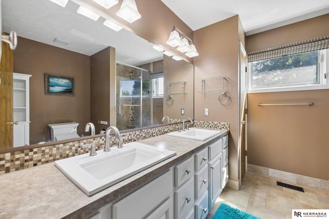 6530 Courtney Circle, Lincoln, NE 68516