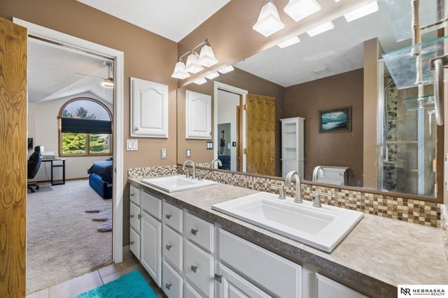 6530 Courtney Circle, Lincoln, NE 68516