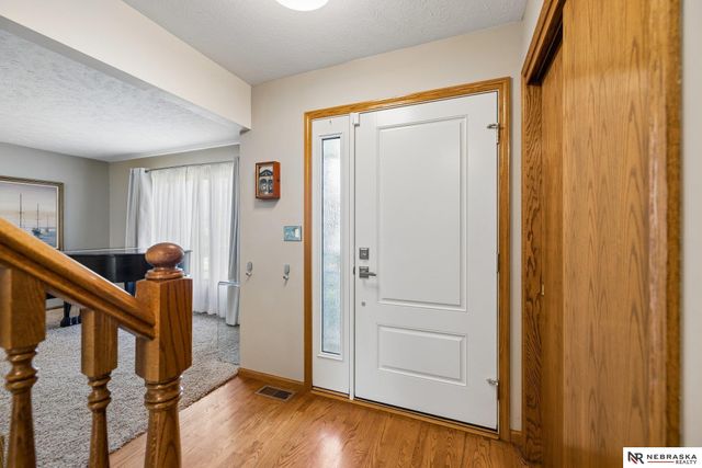 6530 Courtney Circle, Lincoln, NE 68516