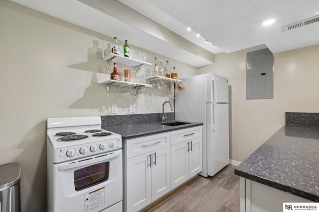 6530 Courtney Circle, Lincoln, NE 68516