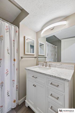 6530 Courtney Circle, Lincoln, NE 68516