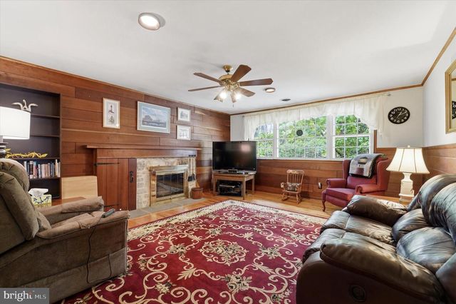 1811 SHARON RD, Jenkintown, PA 19046