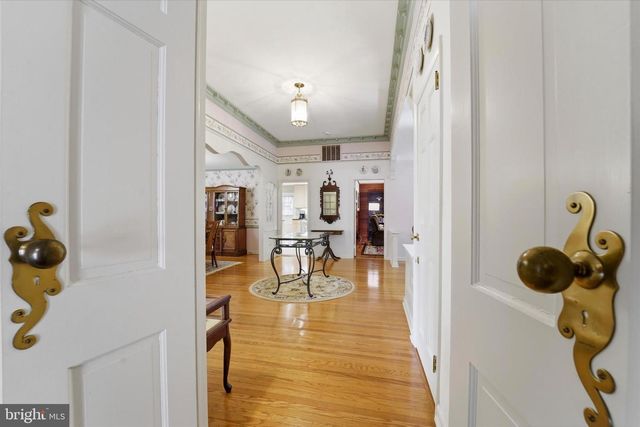 1811 SHARON RD, Jenkintown, PA 19046