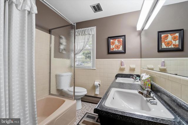 1811 SHARON RD, Jenkintown, PA 19046