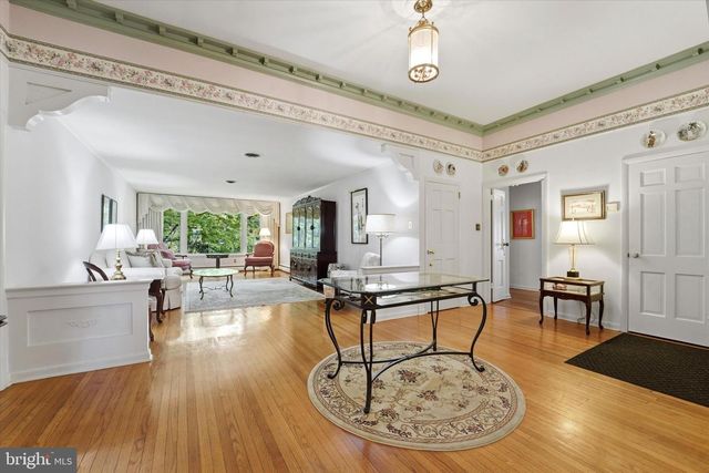 1811 SHARON RD, Jenkintown, PA 19046
