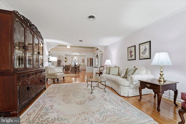 1811 SHARON RD, Jenkintown, PA 19046