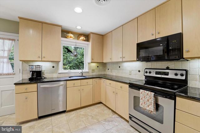 1811 SHARON RD, Jenkintown, PA 19046