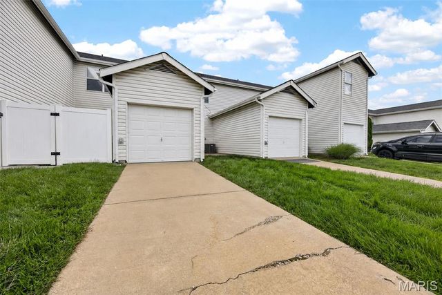 821 Brookmead Drive, O'fallon, MO 63366