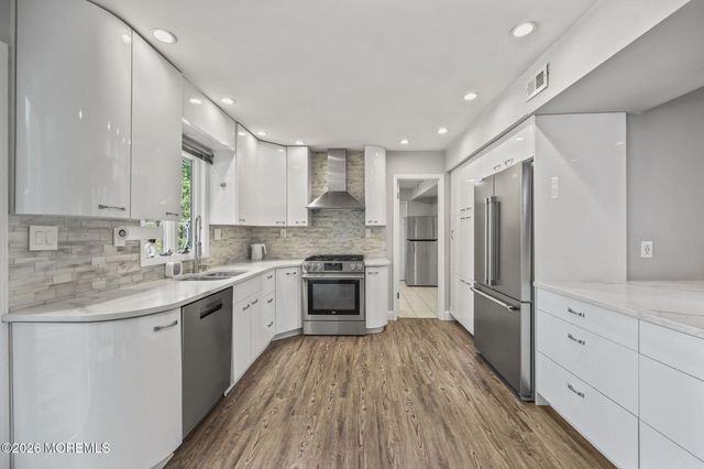 4 Canadian Woods Road, Marlboro, NJ 07746