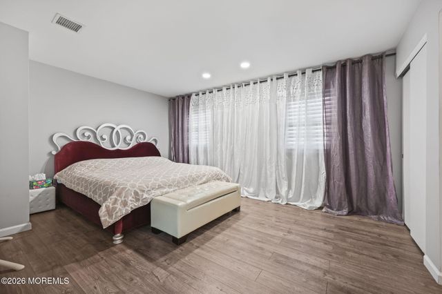 4 Canadian Woods Road, Marlboro, NJ 07746