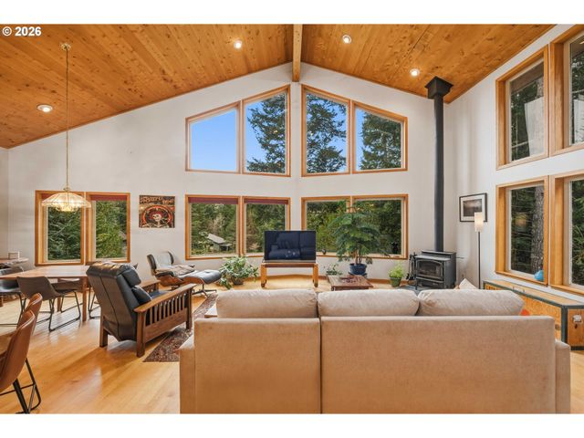 88600 TROUT POND Ln, Bandon, OR 97411