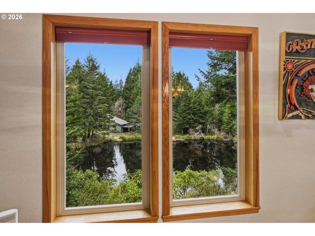 88600 TROUT POND Ln, Bandon, OR 97411