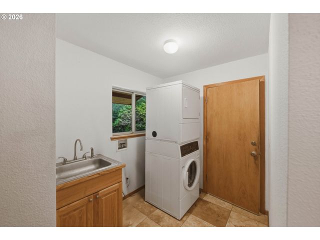 88600 TROUT POND Ln, Bandon, OR 97411