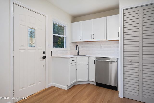 5510 Ripple Ln, Louisville, KY 40218