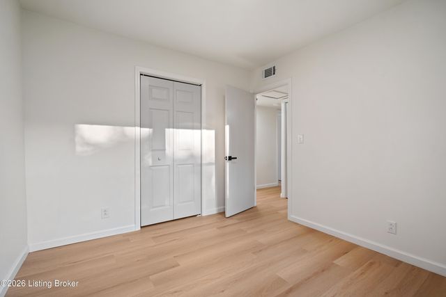 5510 Ripple Ln, Louisville, KY 40218