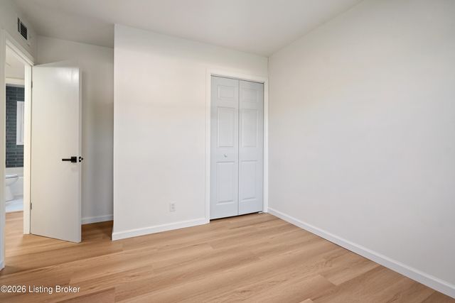 5510 Ripple Ln, Louisville, KY 40218