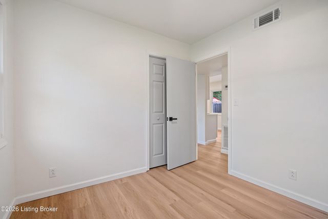 5510 Ripple Ln, Louisville, KY 40218