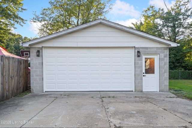 5510 Ripple Ln, Louisville, KY 40218