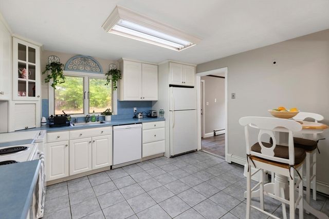 18 Brookfield Dr, Brockton, MA 02302